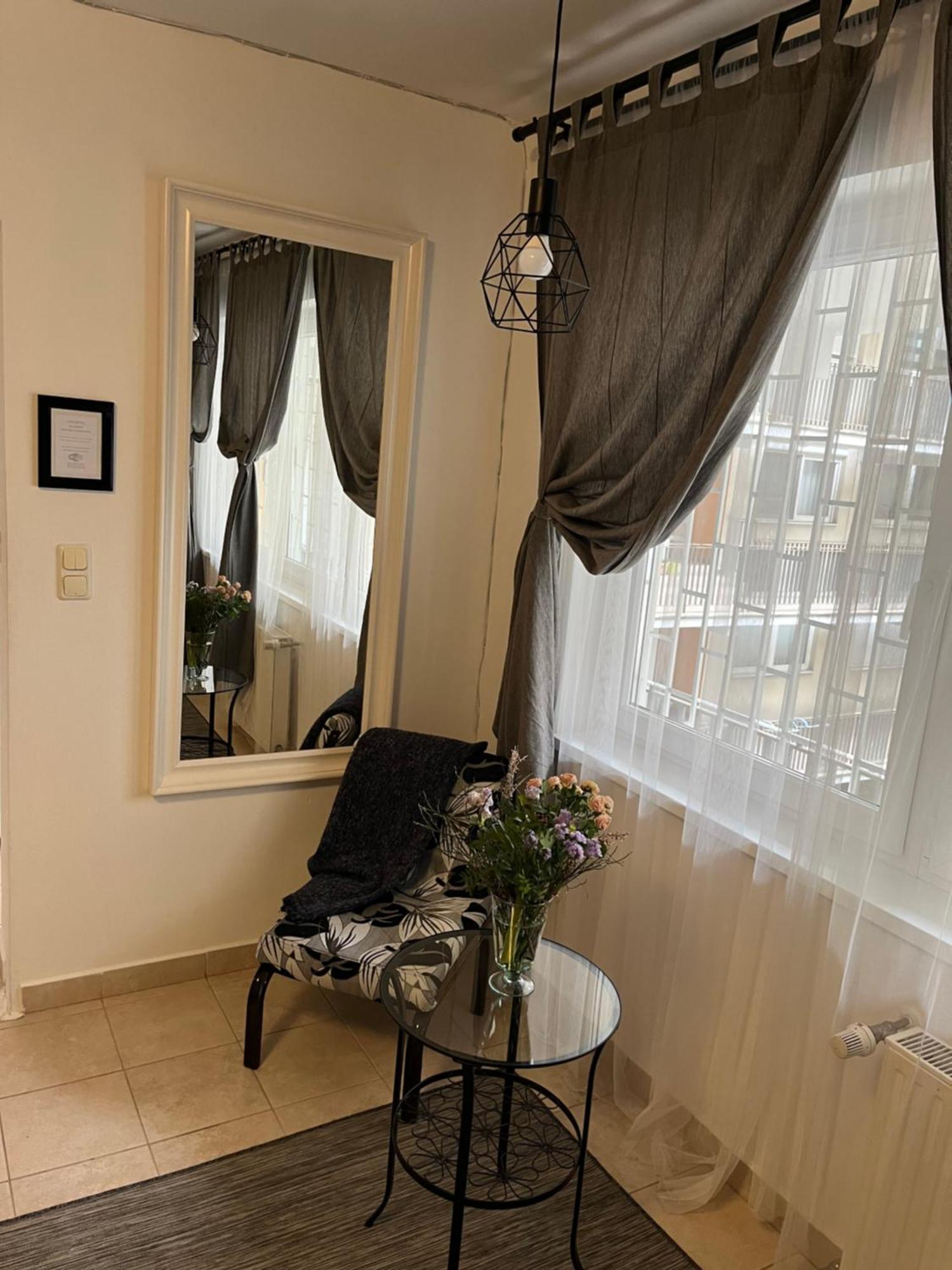Downtown Rose Garden Apartments Whit Garage Opcional Budapest Luaran gambar